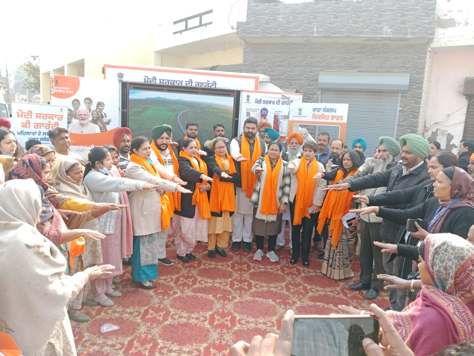 जन योजनाओं के लाभ के लिए मजबूत संसाधन बन रही है विकसित भारत संकल्प यात्रा: केसरवानी